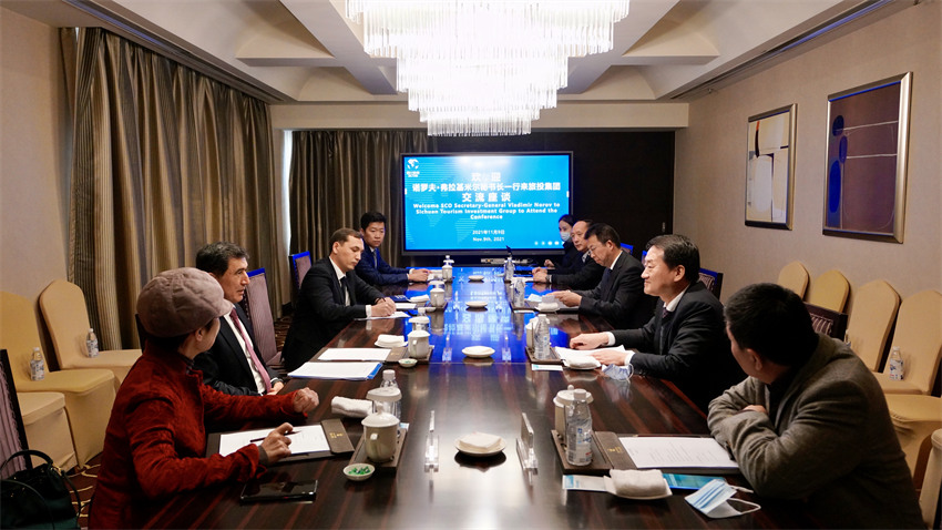 尊龙凯时集团党委书记、董事长任丁会见上合组织秘书长诺罗夫一行