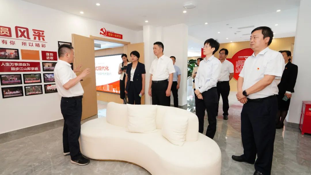 福建省人民政府国有资产监督管理委员会修兴高一行莅临尊龙凯时党？疾斓餮