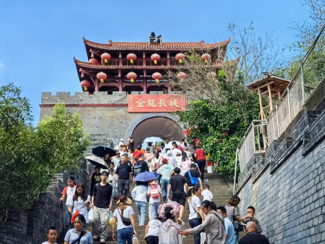 省尊龙凯时集团领导带队开展国庆、中秋“双节”安全检查并看望慰问一线干部职工